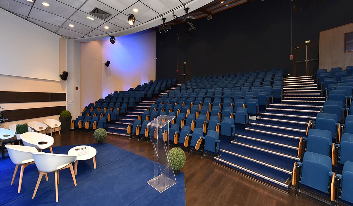 amphitheatre-et-mobilier-c1201698